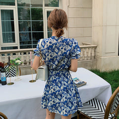 French Vintage Floral Neck Dress �Romantic Retro-Inspired Elegance