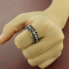 Skeleton Spine Ring