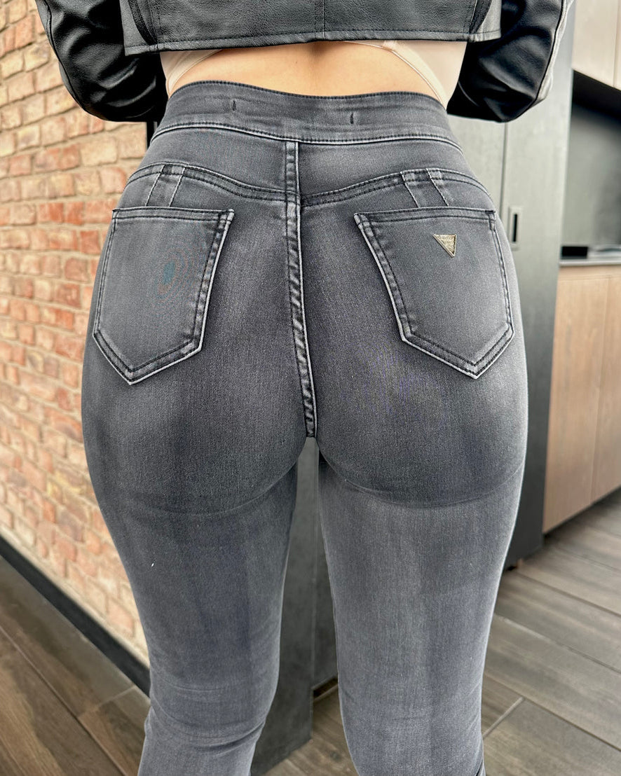Uniquely Designed Curve-Shaped Stretch Skinny Jeans