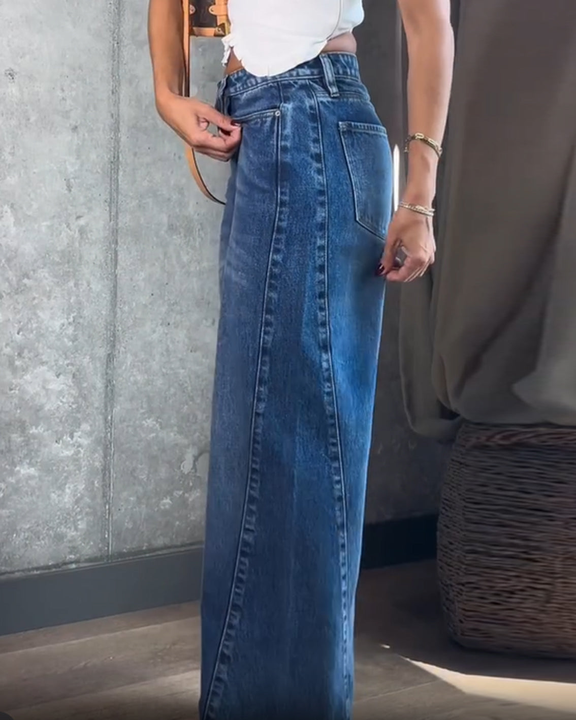 Three-Dimensional Tailoring Washed Jeans