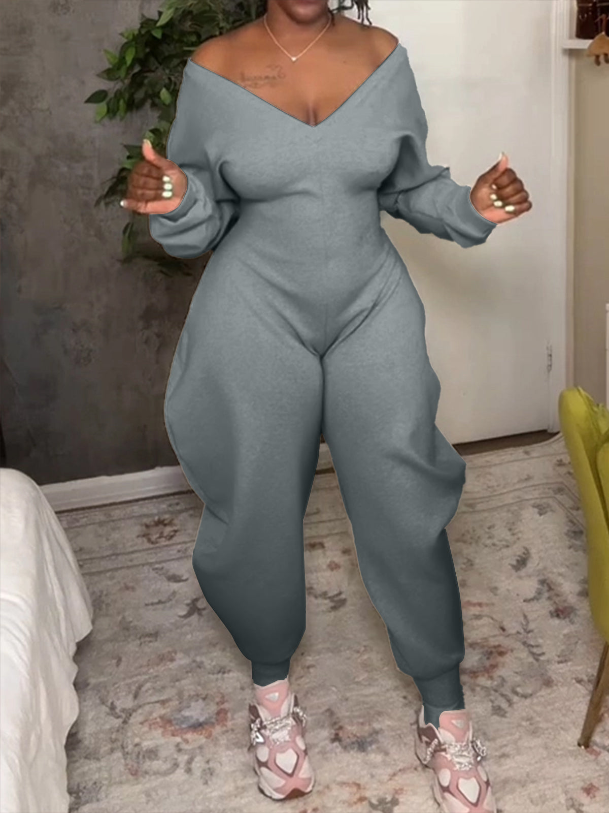 V-Neck Slim Long-Sleeved Jumpsuit