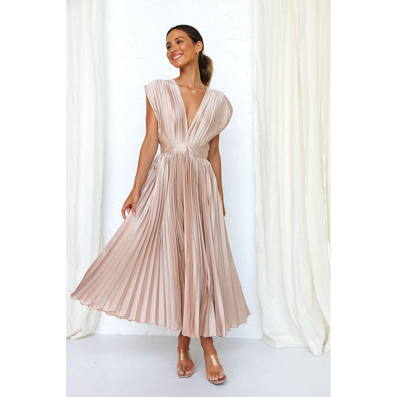 V-Neck Pleated Sleeveless Dress â€?Casual Loose Fit with Zip Detail
