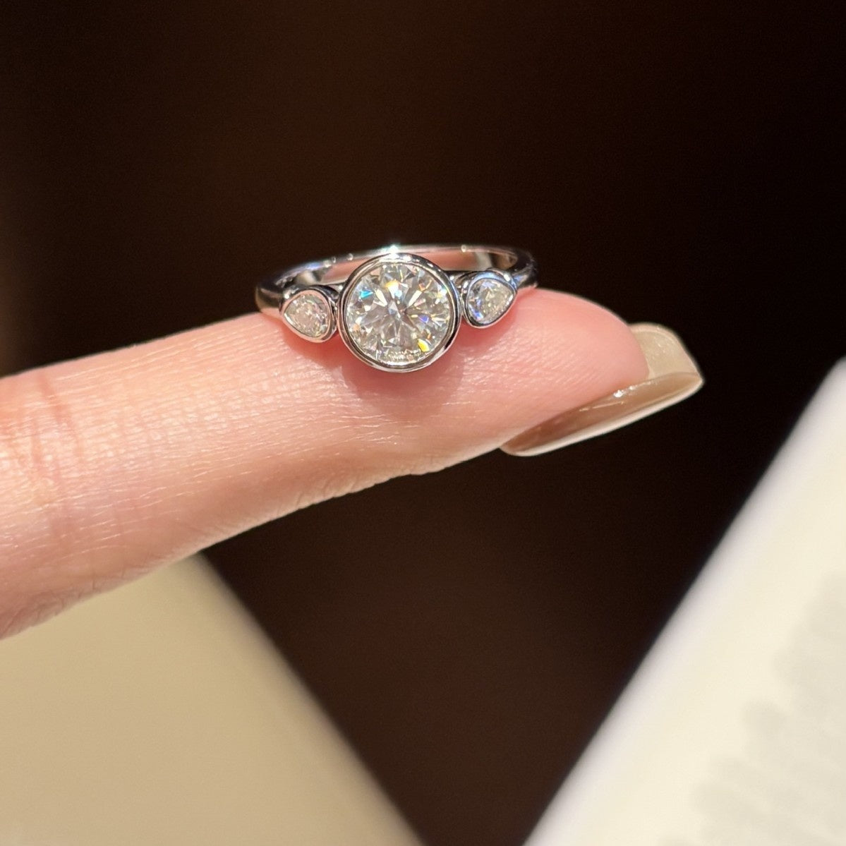 Simple, Personalized, Light-Luxury Moissanite Ring