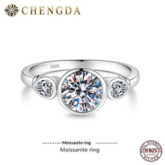 Simple, Personalized, Light-Luxury Moissanite Ring