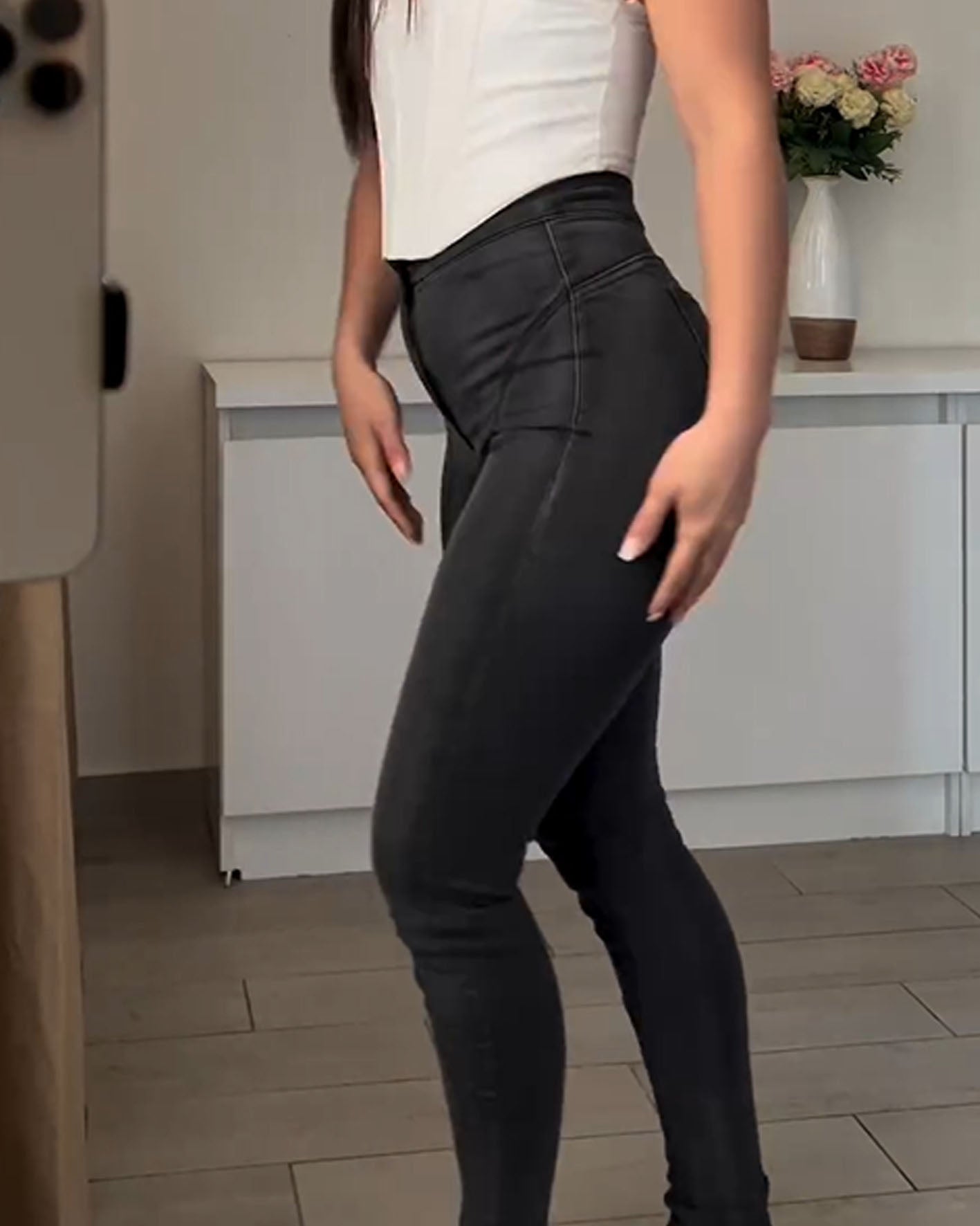 Uniquely Designed Curve-Shaped Stretch Skinny Jeans