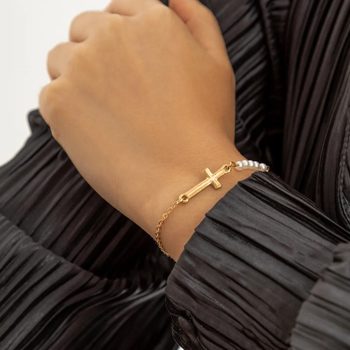 Ama Cross-Motif with Pearl Bracelet - Gold or Silver