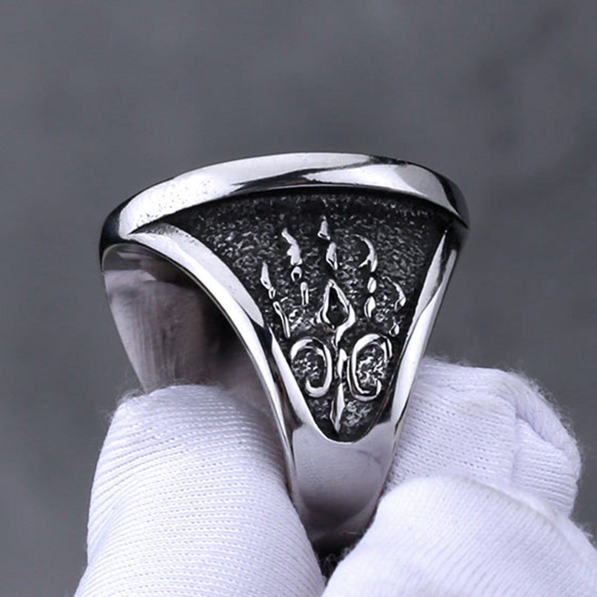 Barking Wolf Ring
