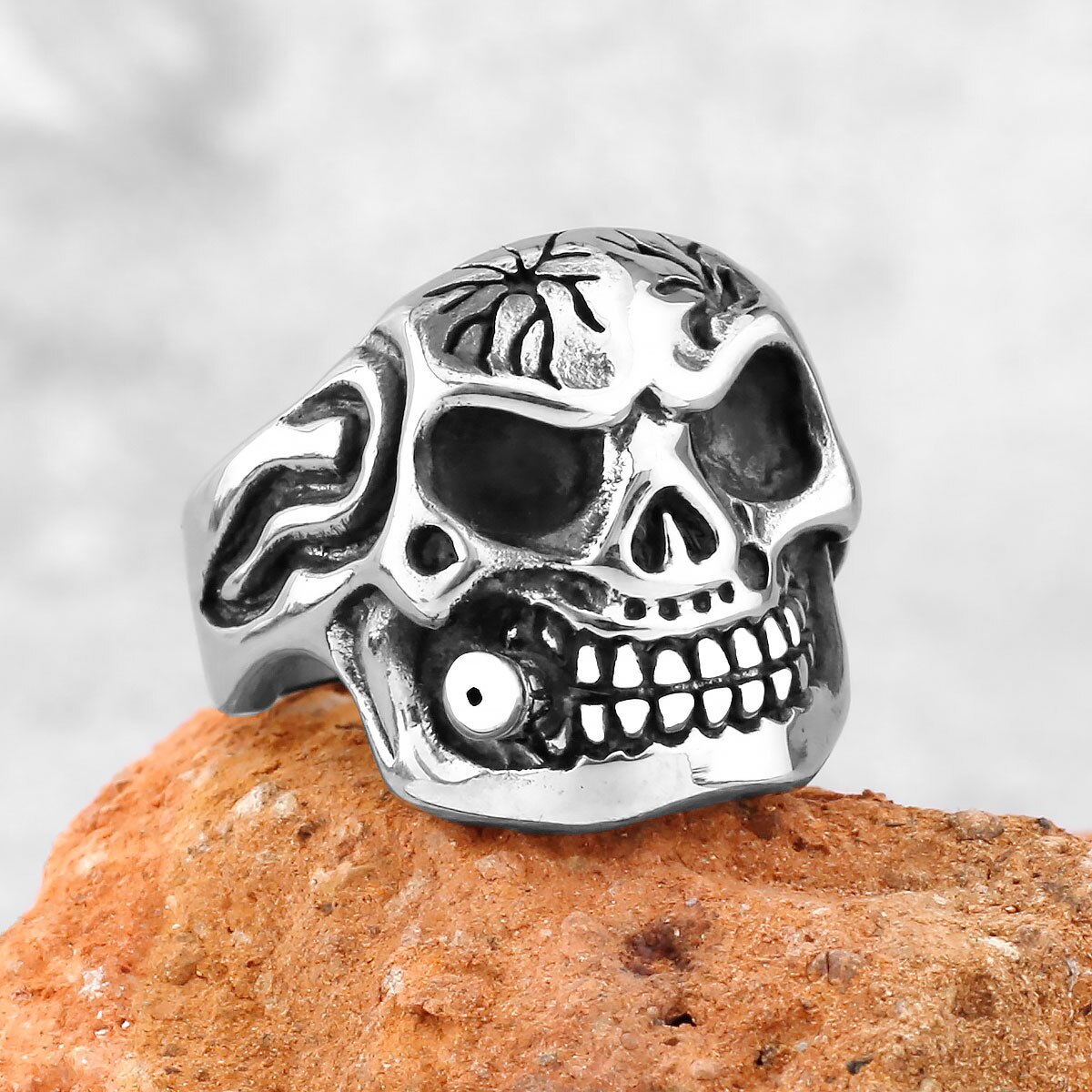 Unisex Cigar-Smoking Skull-Motif Punk Ring
