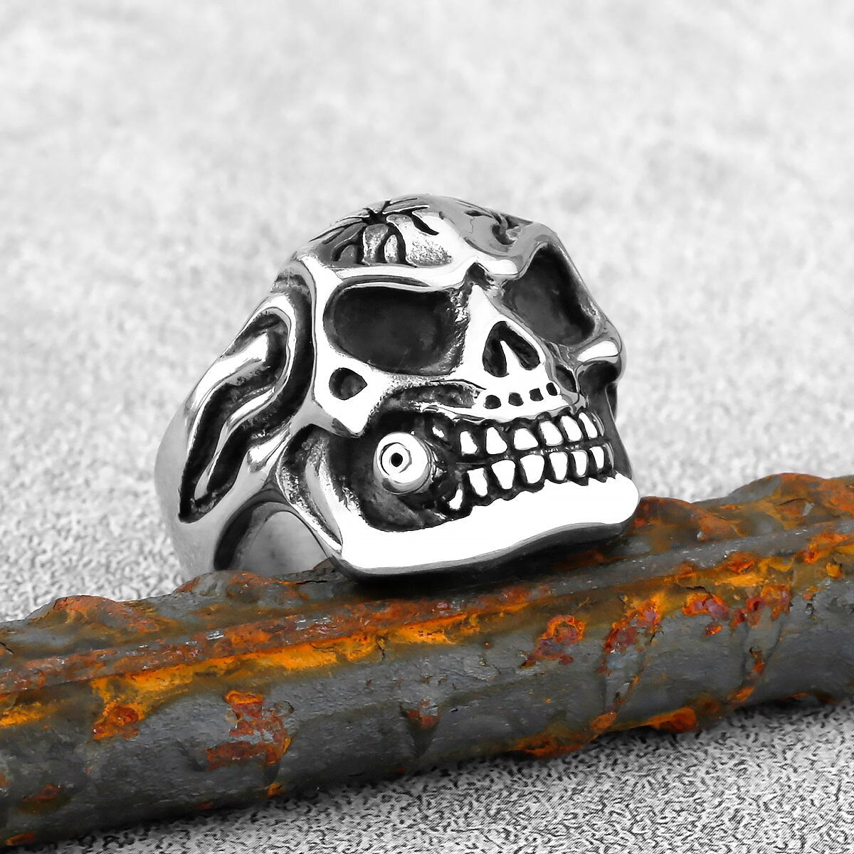 Unisex Cigar-Smoking Skull-Motif Punk Ring