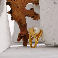 Elegant Imitation Pearl Mount Ring