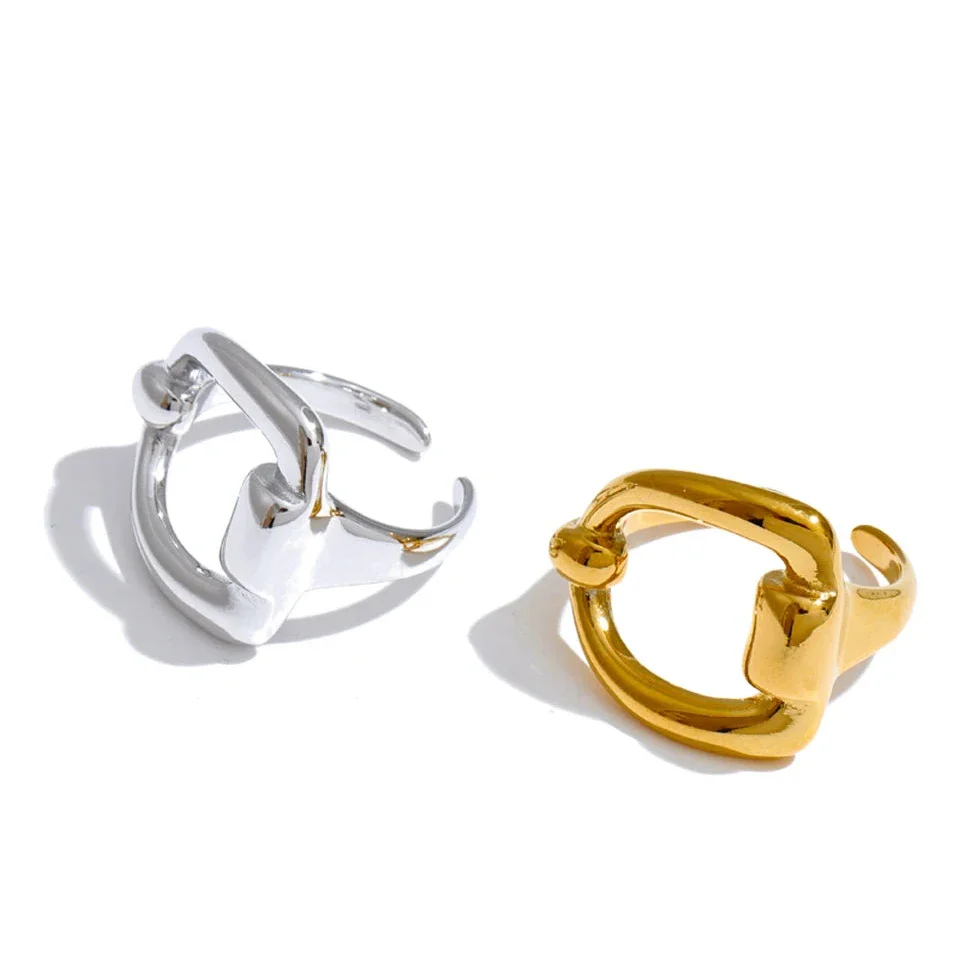 Kay Minimalist D Shape Ring