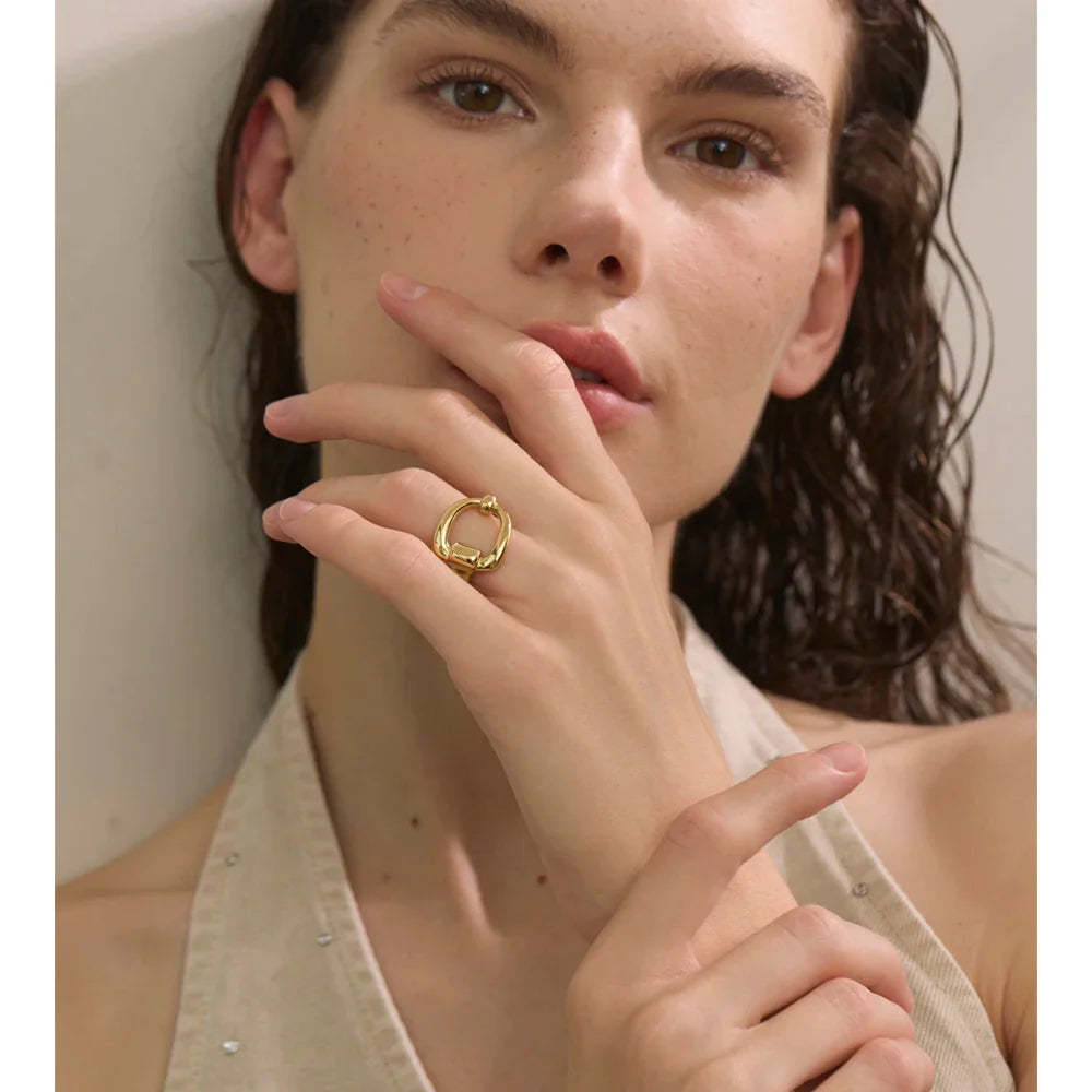Kay Minimalist D Shape Ring