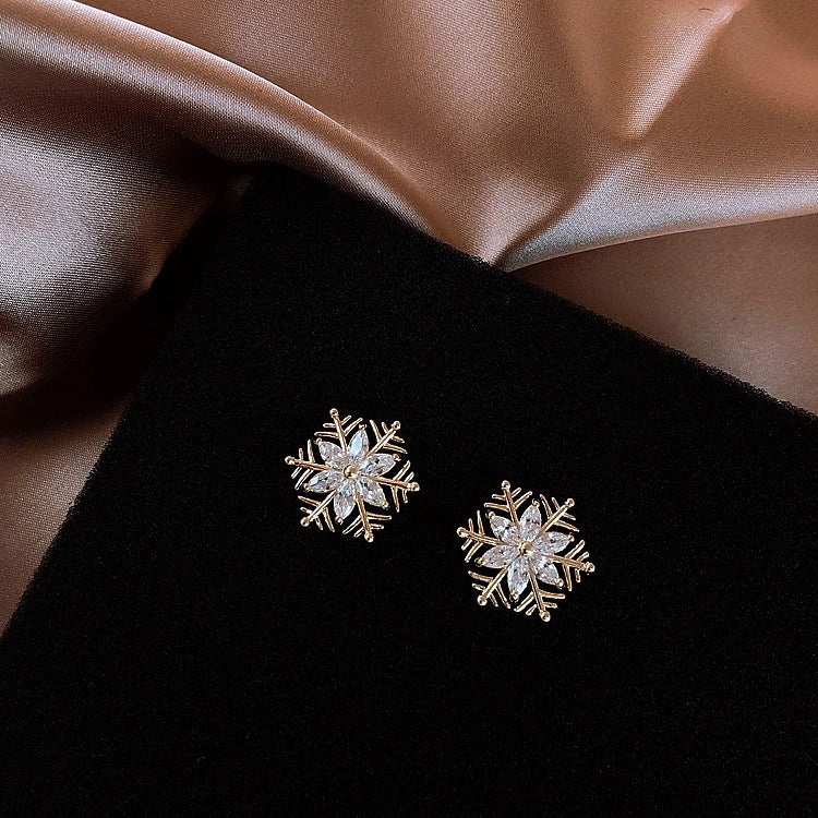 Silver Needle Zircon Snowflake Ear Stud Earrings For Women