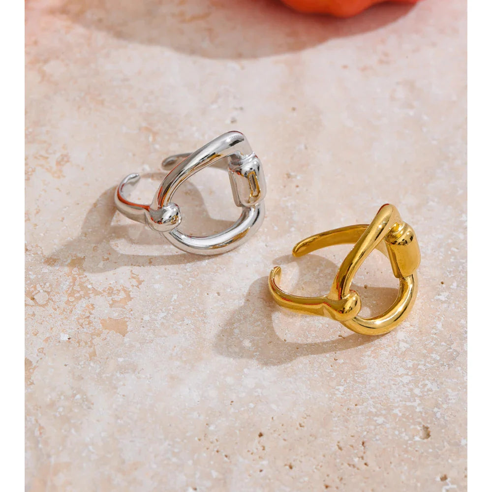 Kay Minimalist D Shape Ring