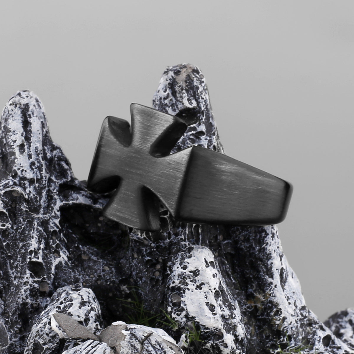 Simple Cross-Motif Ring