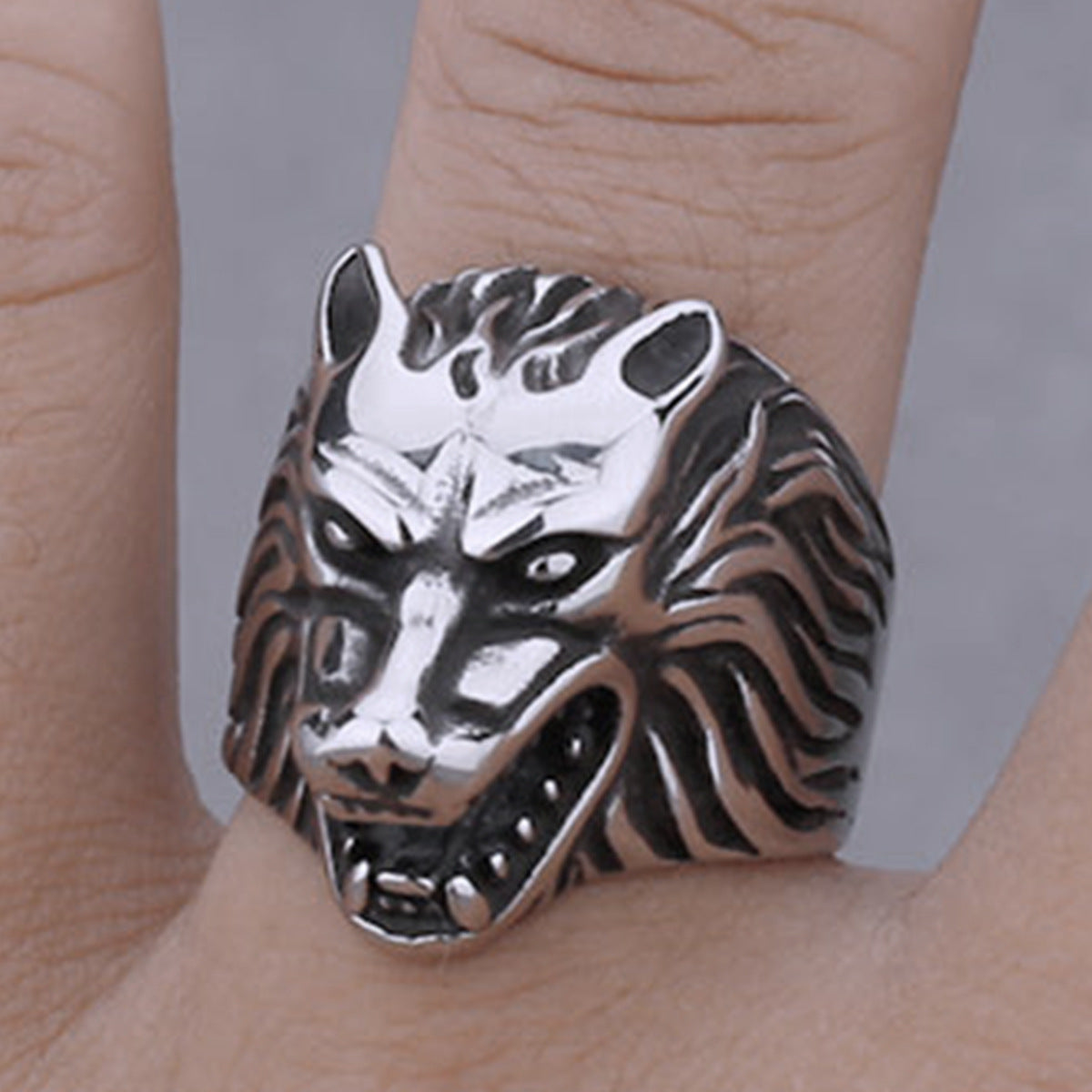 Wolf Head Ring