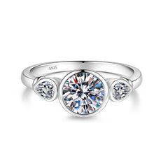 Simple, Personalized, Light-Luxury Moissanite Ring