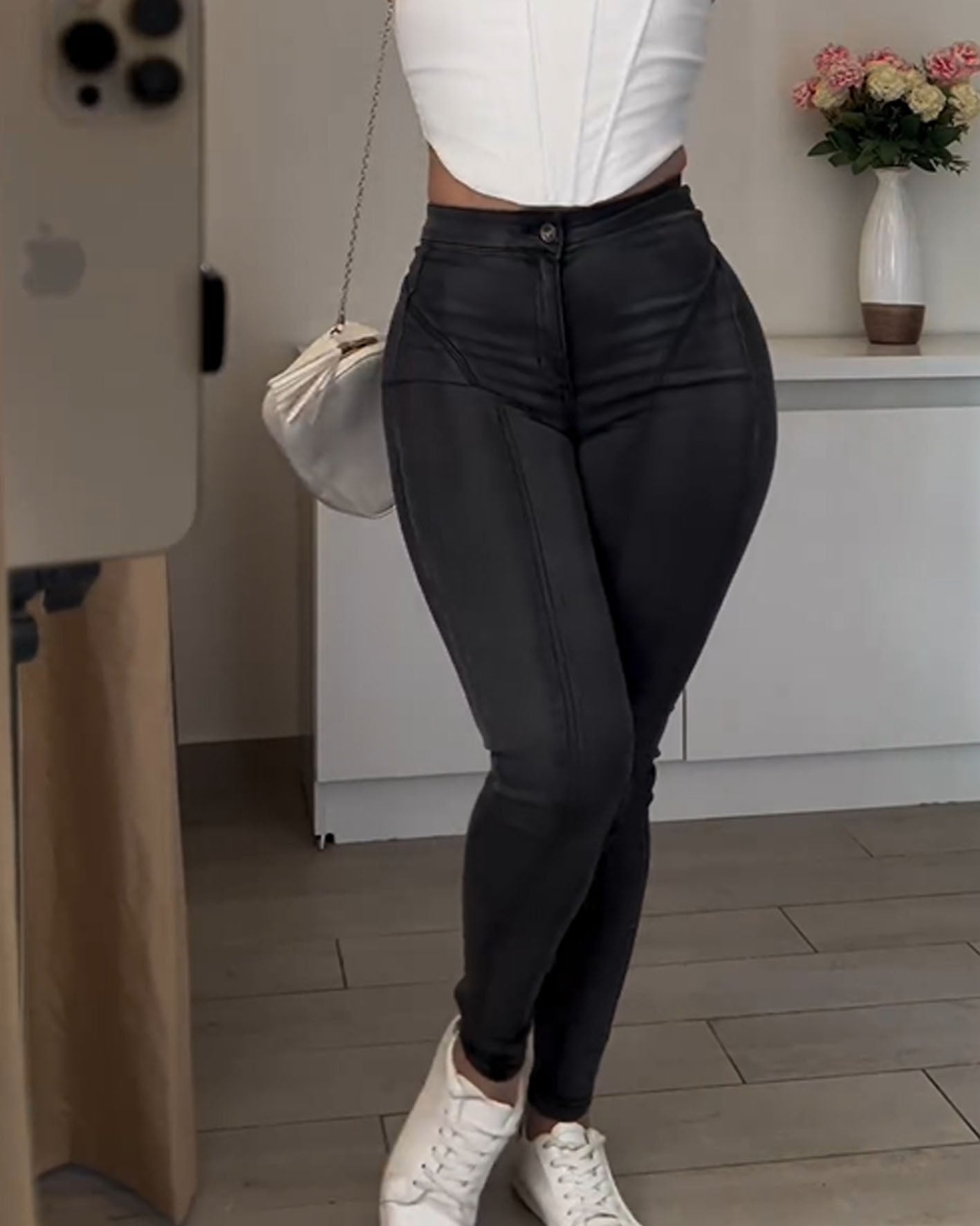 Uniquely Designed Curve-Shaped Stretch Skinny Jeans