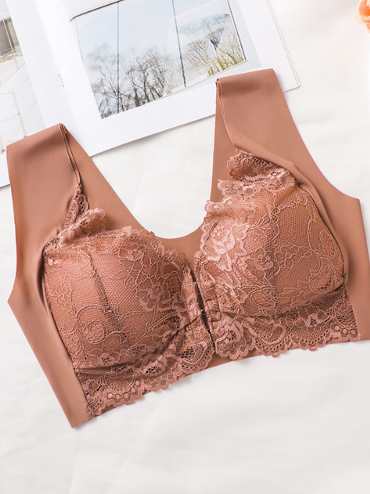Elegant Lace Front Closure Wireless Push Up Bra